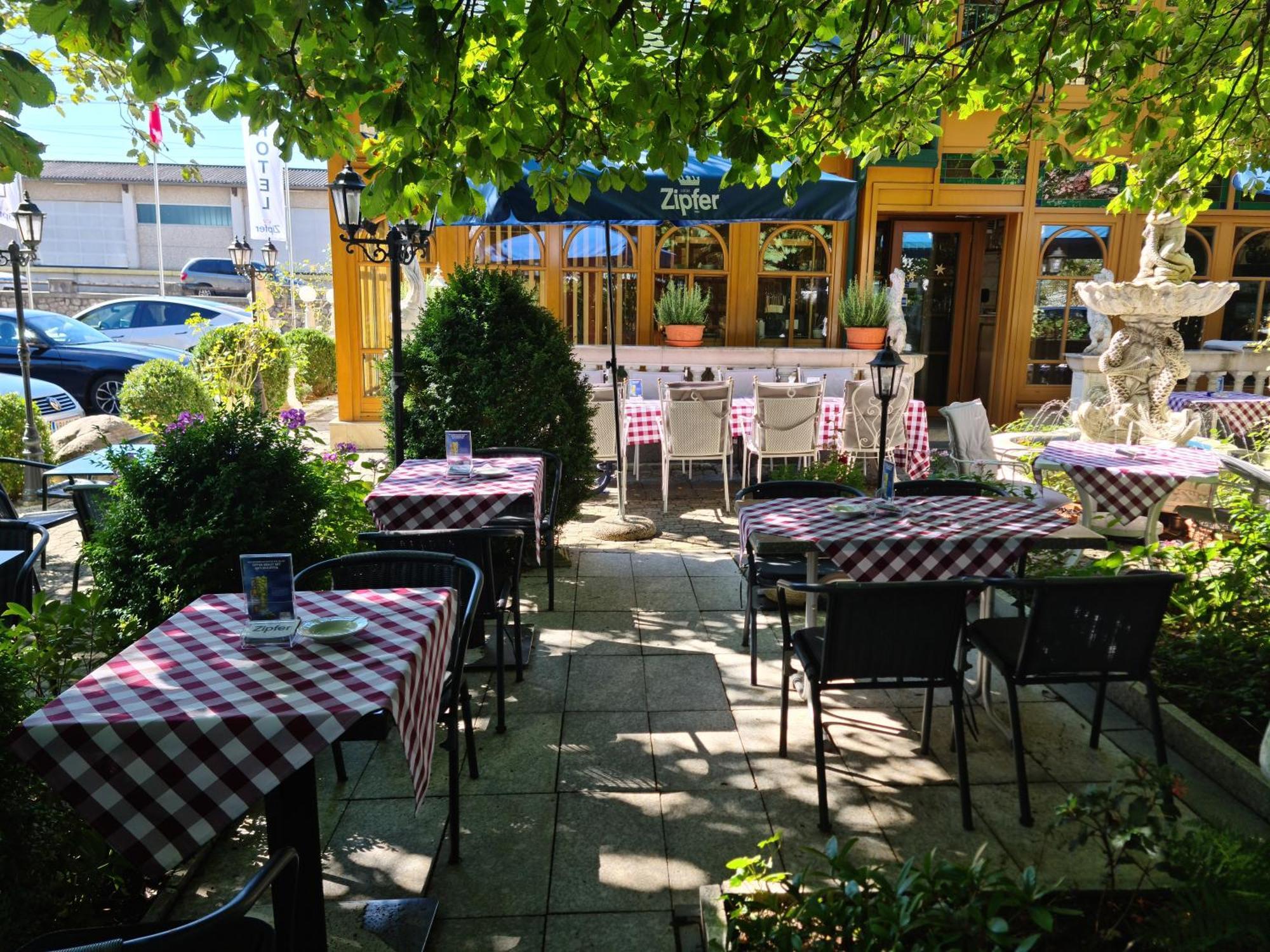 Hoeckner Plaza Hotel Attnang-Puchheim Exterior photo